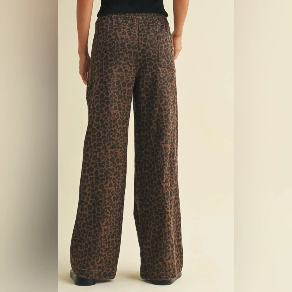 Stylish Leopard Print Wide-Leg Pants - Picture 1 of 3